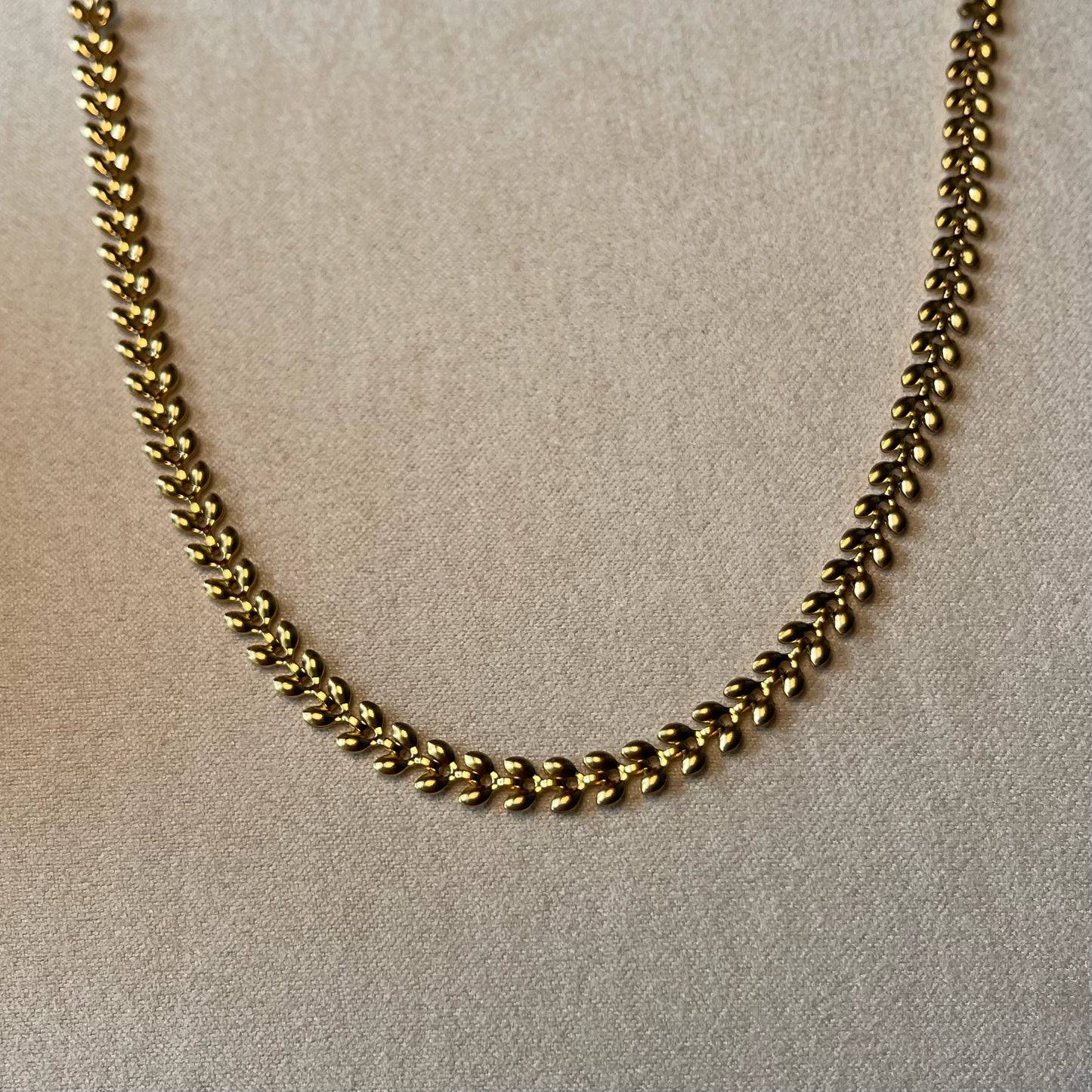 Gold Leaf Pattern Chain