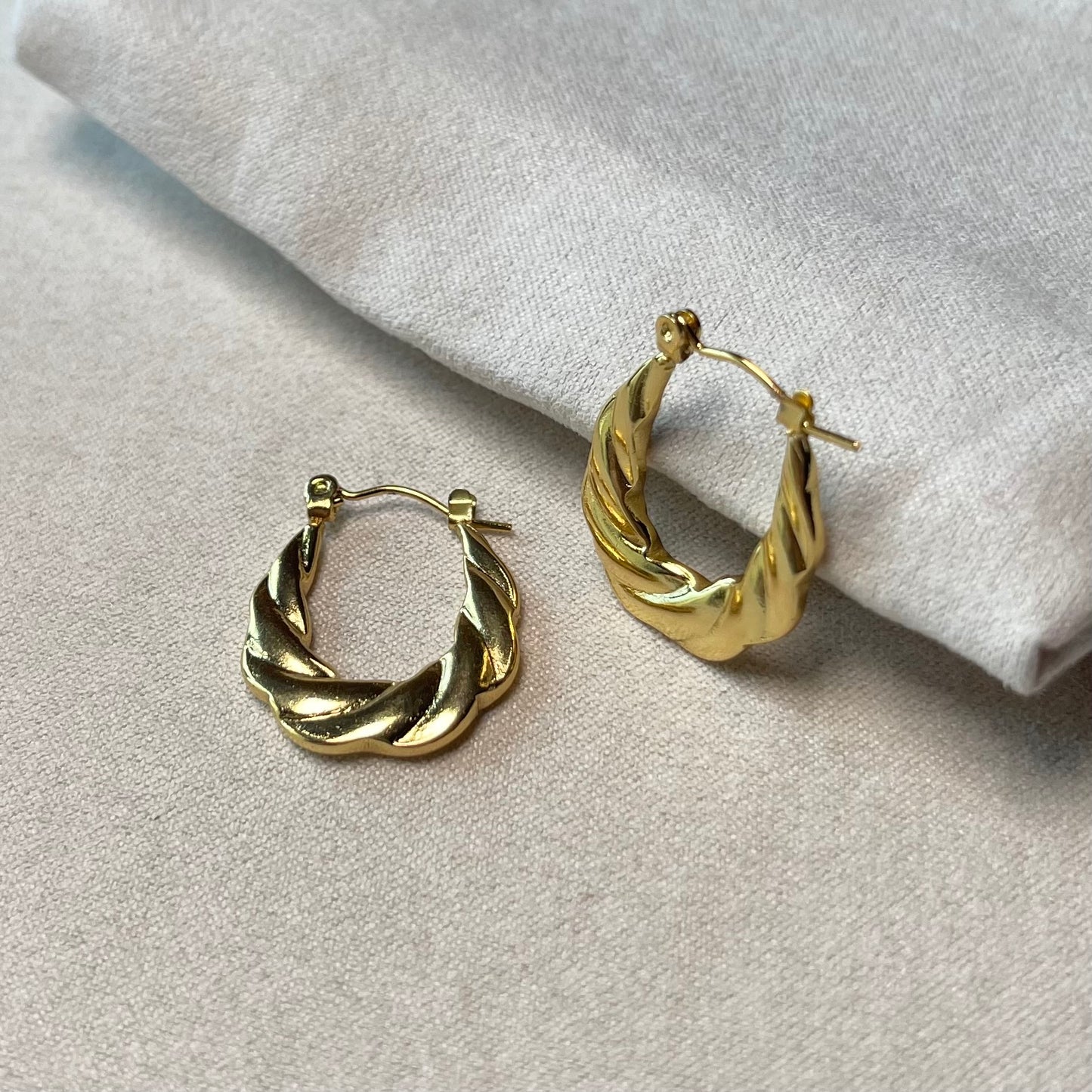 Aphrodite Hoop