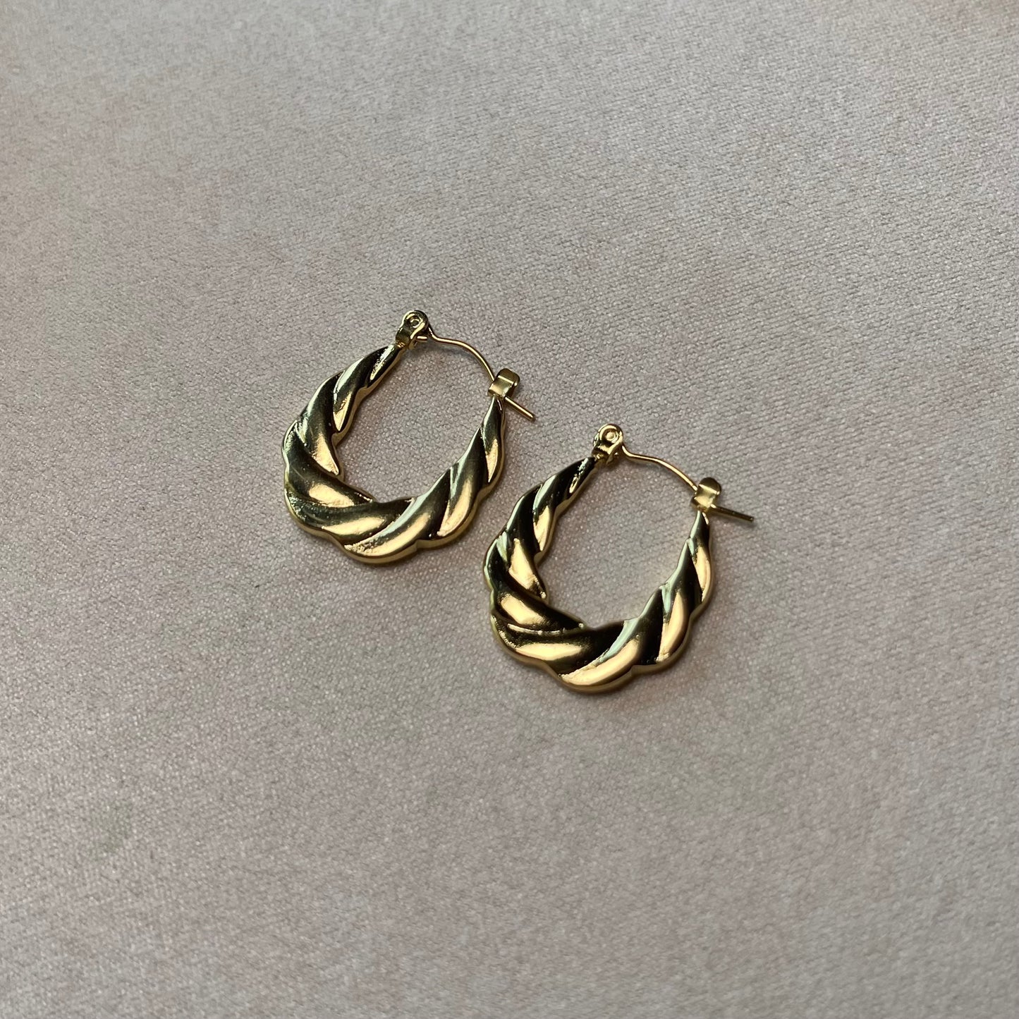 Aphrodite Hoop
