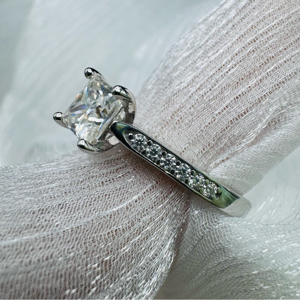 2CT Moissanite Diamond Princess Cut with Pavé Band