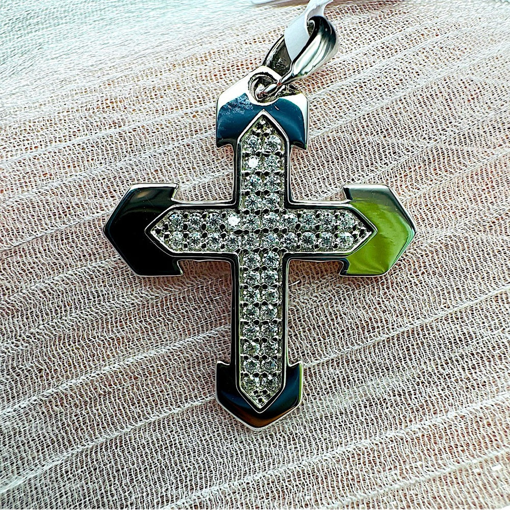 0.55 CT Moissanite Diamond Pavé Pointed Cross Pendant