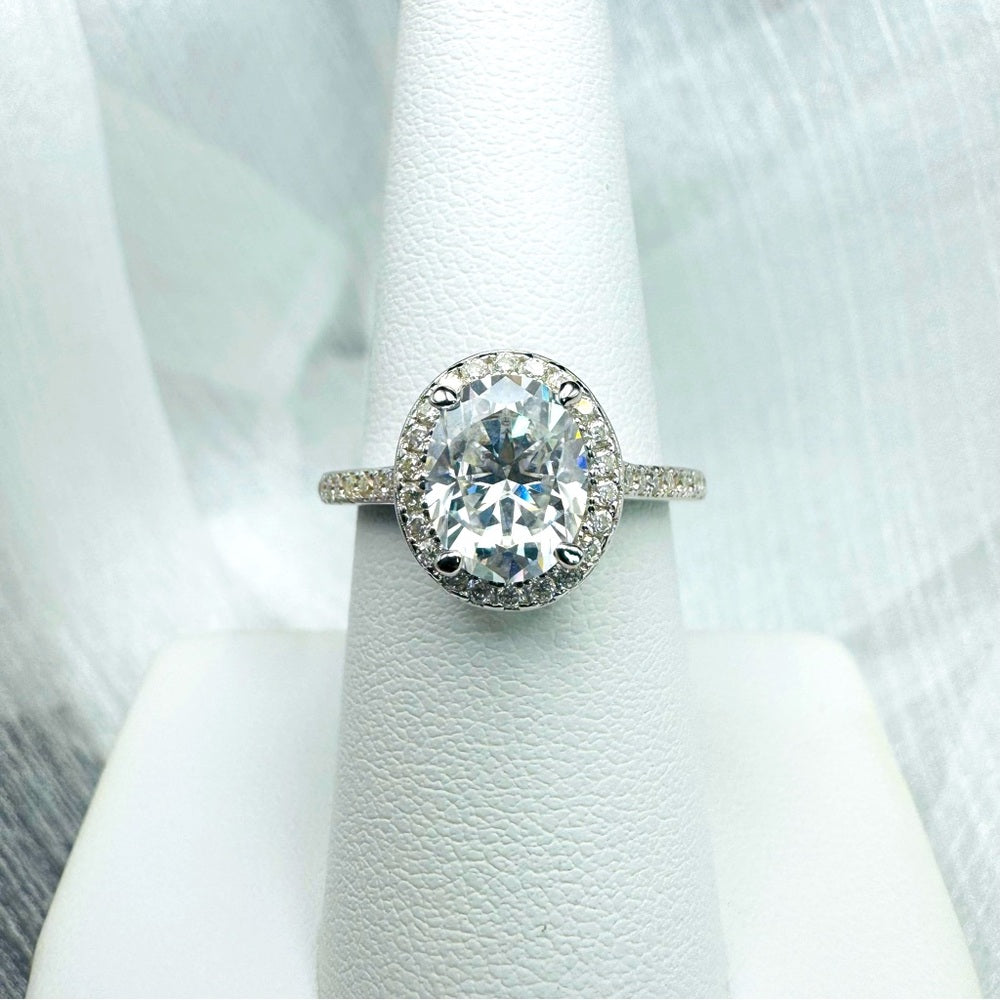 4.09 CT Moissanite Diamond Oval Cut w Pavé Halo