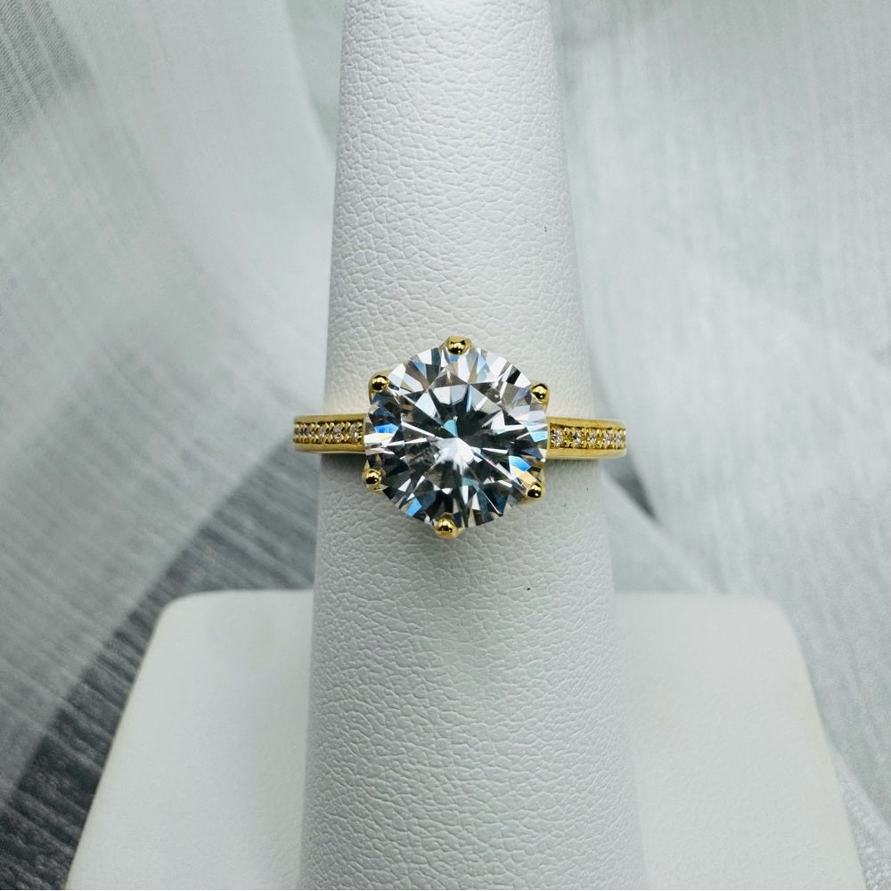 3.52 CT Moissanite Diamond Solitare & Pavé Band