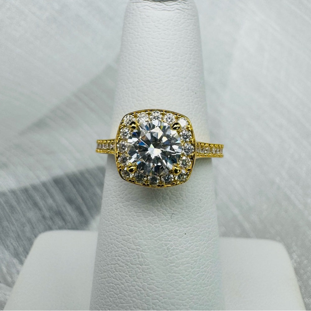 2.54 CT Moissanite Diamond Solitare & Pavé Halo/Band