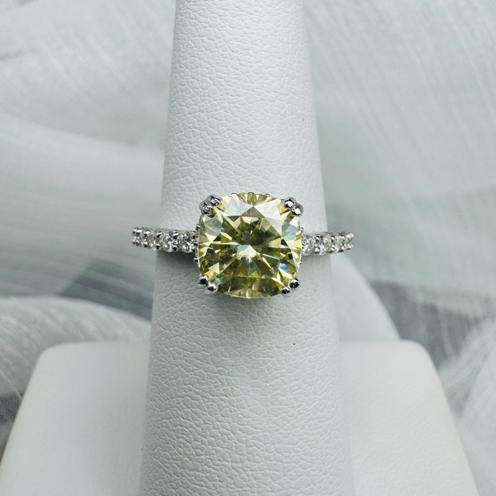 4.1 CT Moissanite Diamond Canary Yellow w Pavé Band