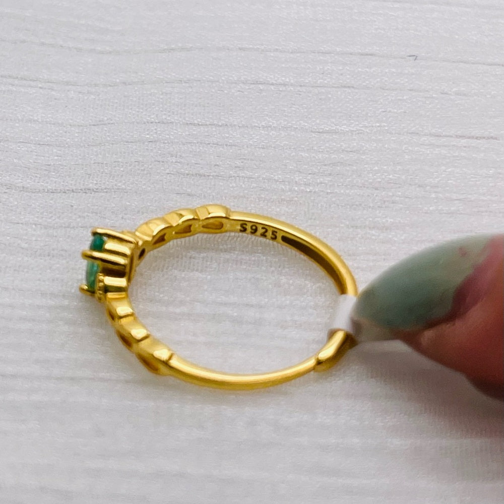 Dainty Gold Oval Emerald Ring