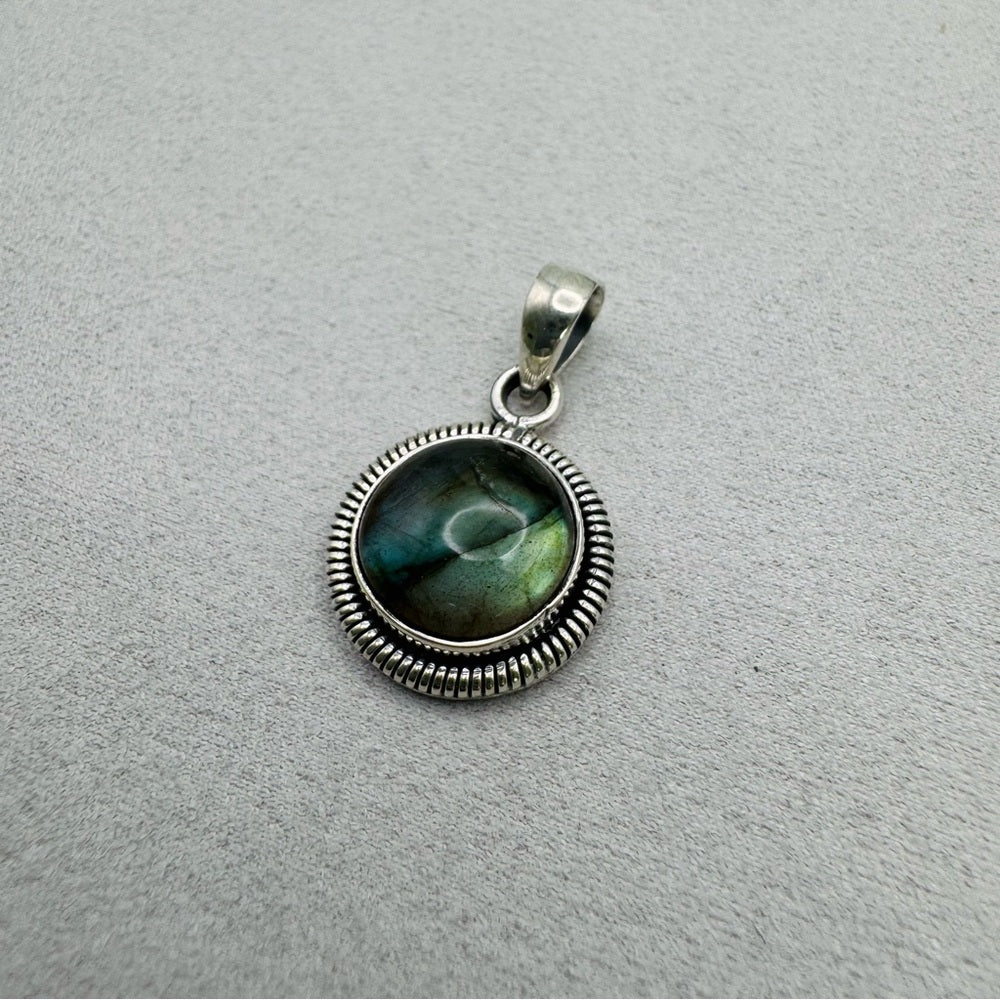 Labradorite S925 Circle Pendant