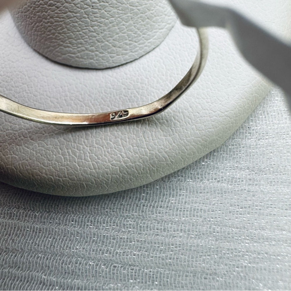 S925 Emerald Ring with Flower Detailing