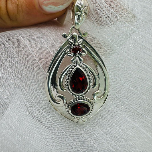 S925 Garnet Pendant