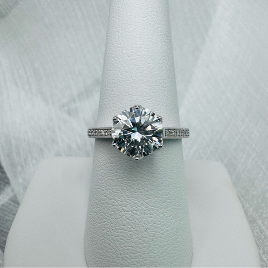 3.52 CT Moissanite Diamond Solitare w Pavé Band