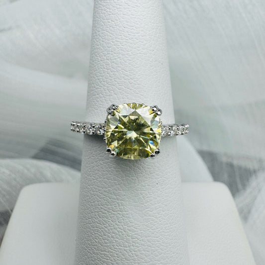 4.1 CT Moissanite Diamond Canary Yellow w Pavé Band