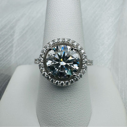 4.32 CT Moissanite Diamond Solitare w Pavé Band & Halo