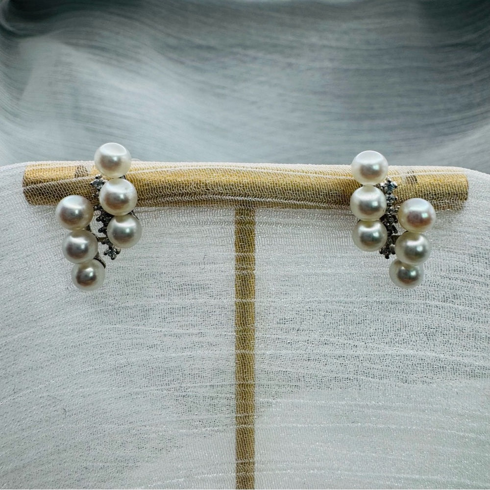 Baby Freshwater Pearl and Pavé Bar Studs