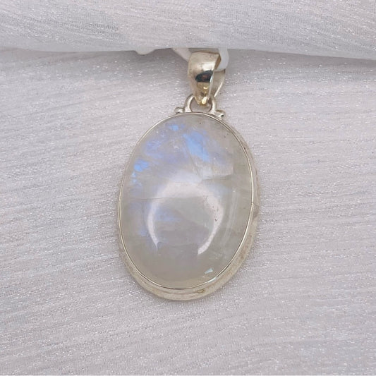 RM5 Rainbow Moonstone Oval S925 Pendant