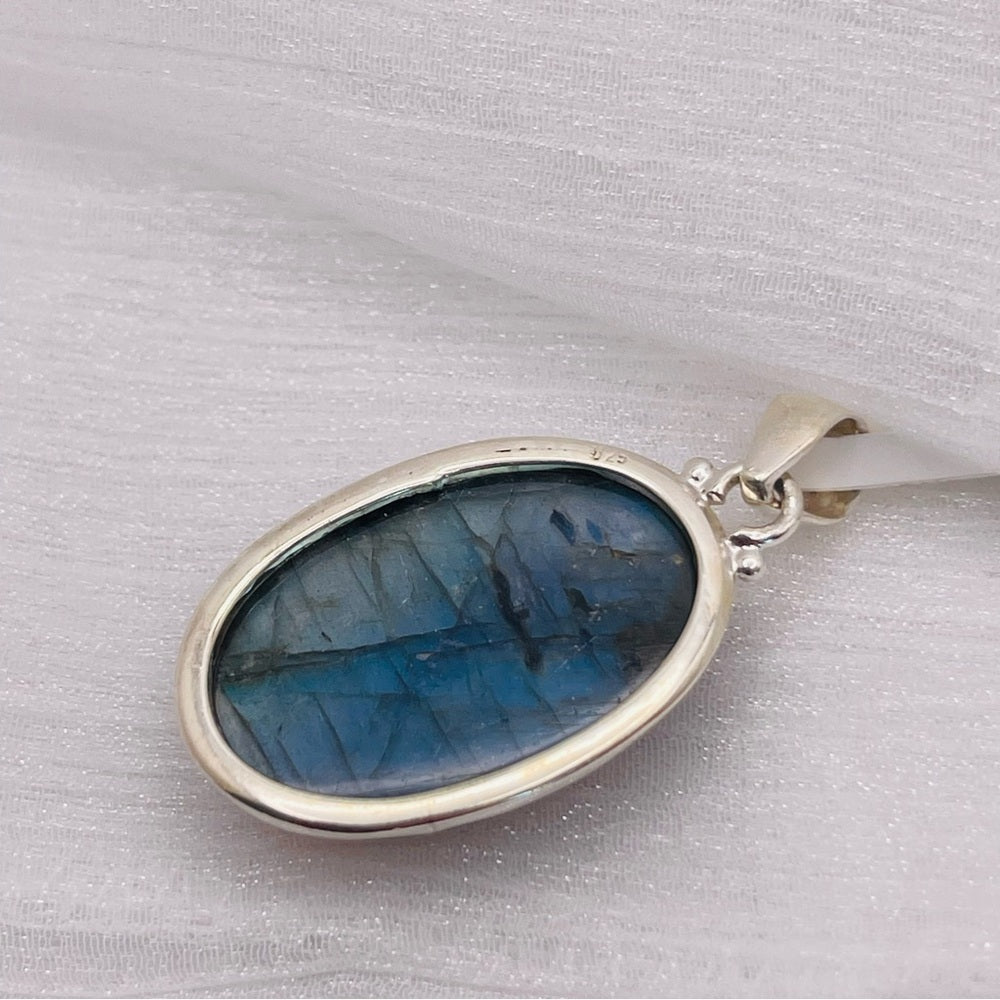 LA2 Labradorite Oval S925 Pendant