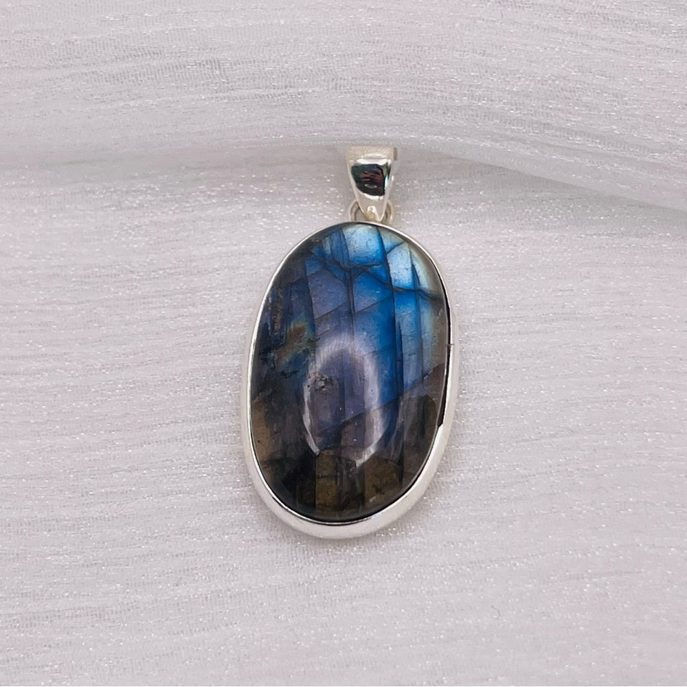 LA1 Labradorite Oval Pendant