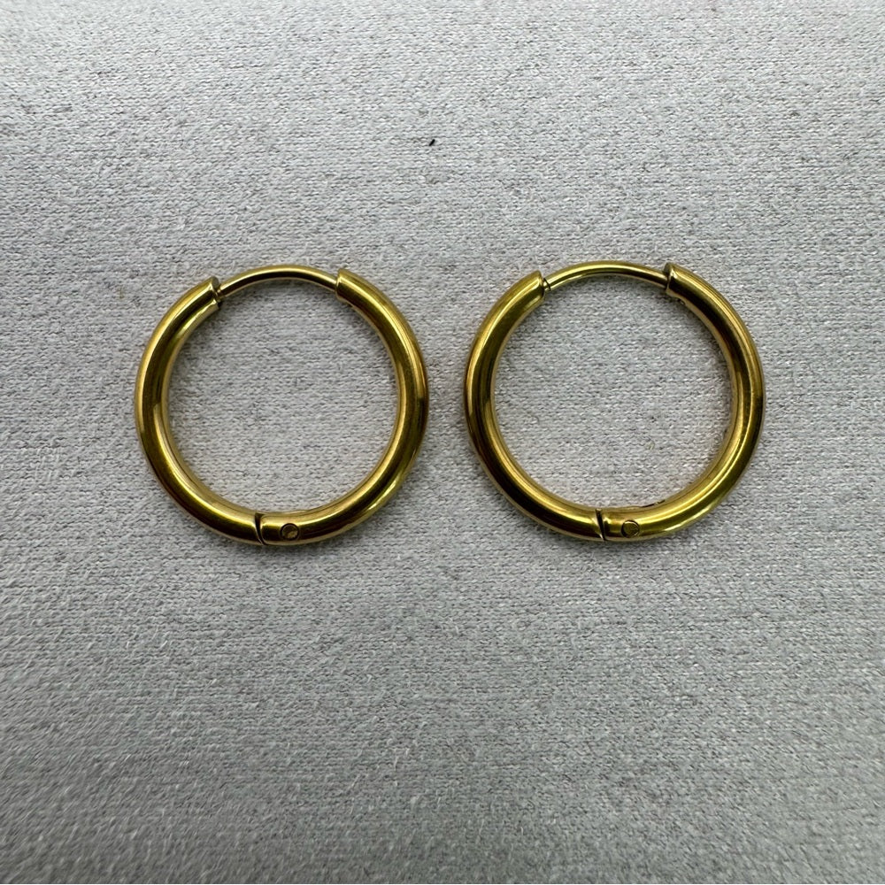 17.5mm | Hoop/ Huggie Earrings - Gold (#44)