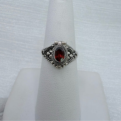 S925 Poison Garnet Ring