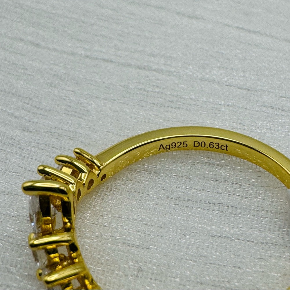 V - Ring Gold