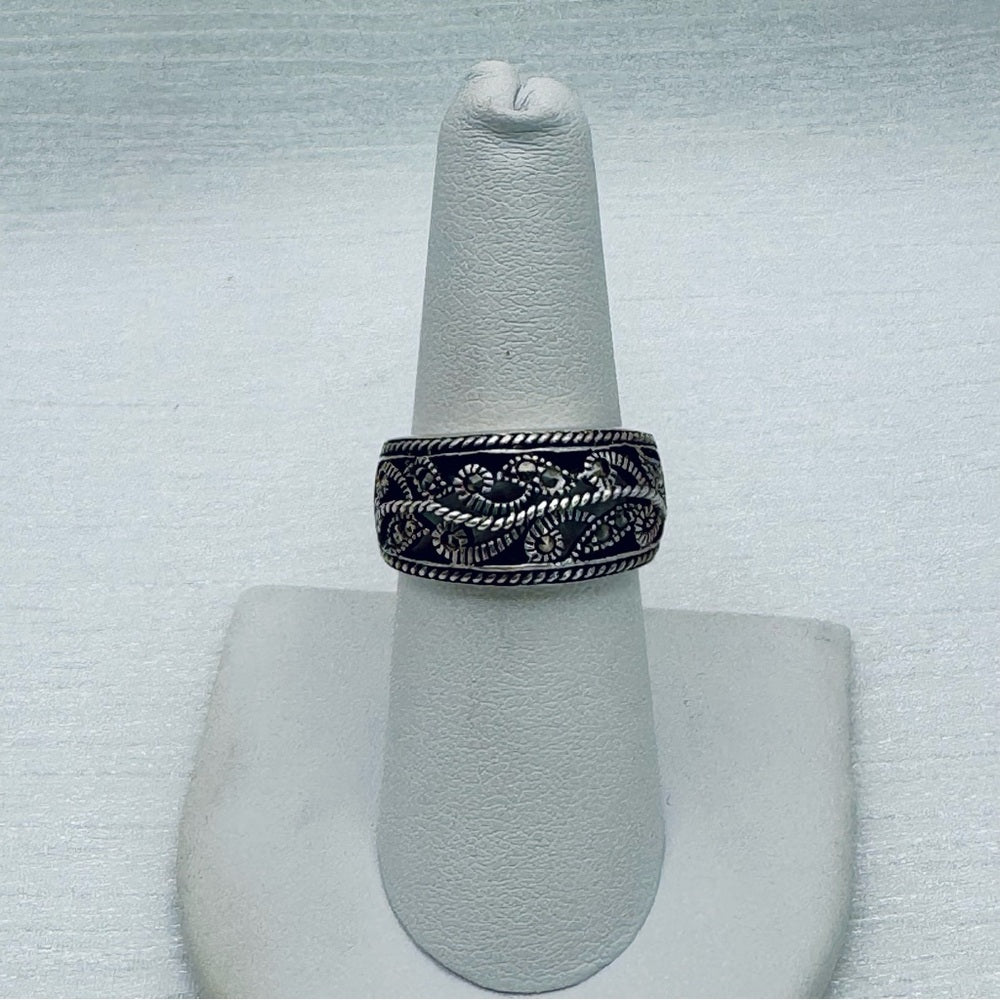 Flower Detail Marcasite Ring