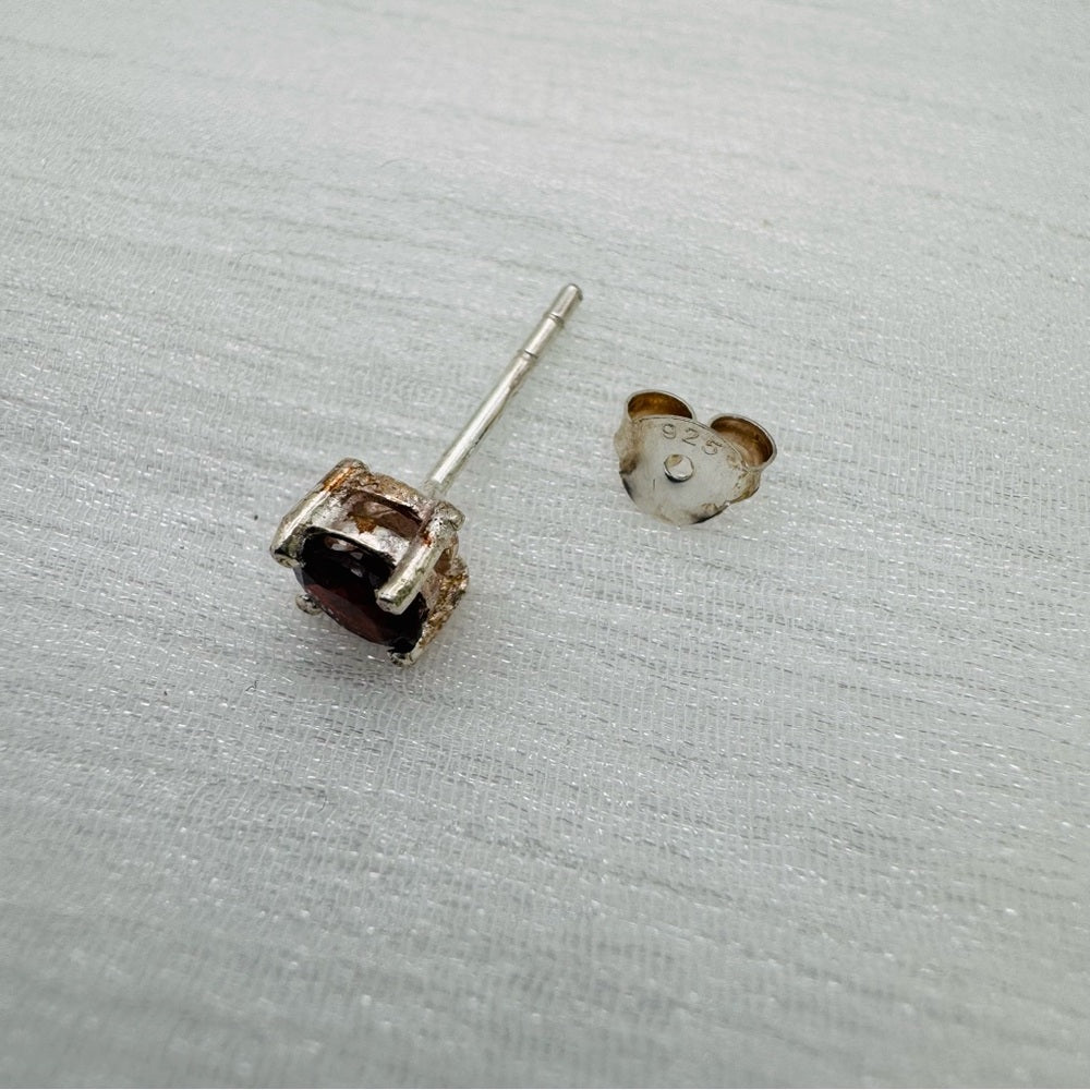 S925 Round Garnet Stud Earrings