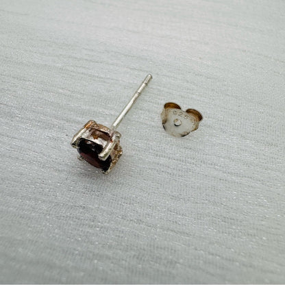 S925 Round Garnet Stud Earrings