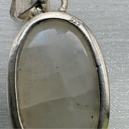RM4 Rainbow Moonstone Oval S925 Pendant