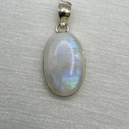 RM4 Rainbow Moonstone Oval S925 Pendant