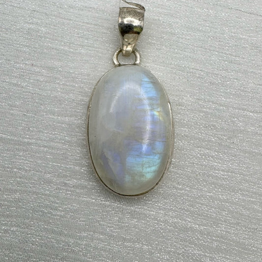 RM4 Rainbow Moonstone Oval S925 Pendant
