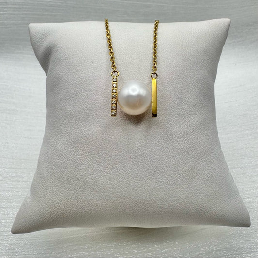 Natural Freshwater Pearl with Pavé Bar Gold Necklace