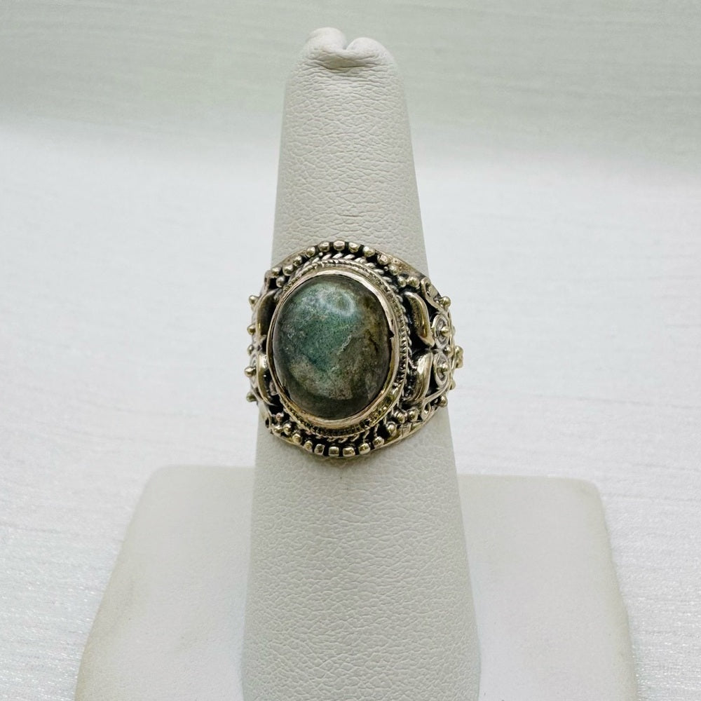 S925 Oval Labradorite Silver Detail Ring