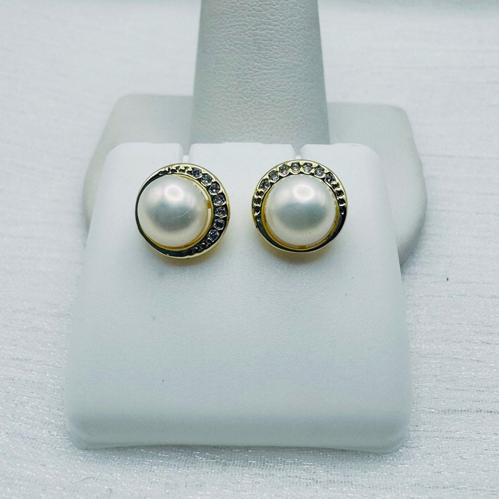 Pearl Stud Earrings with Gold Circle Detailing