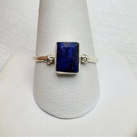 S925 Lapis Ring with Flower Detailing
