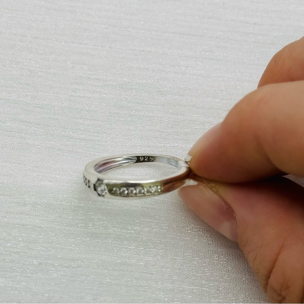 S925 Dainty Pavé Solitaire Band