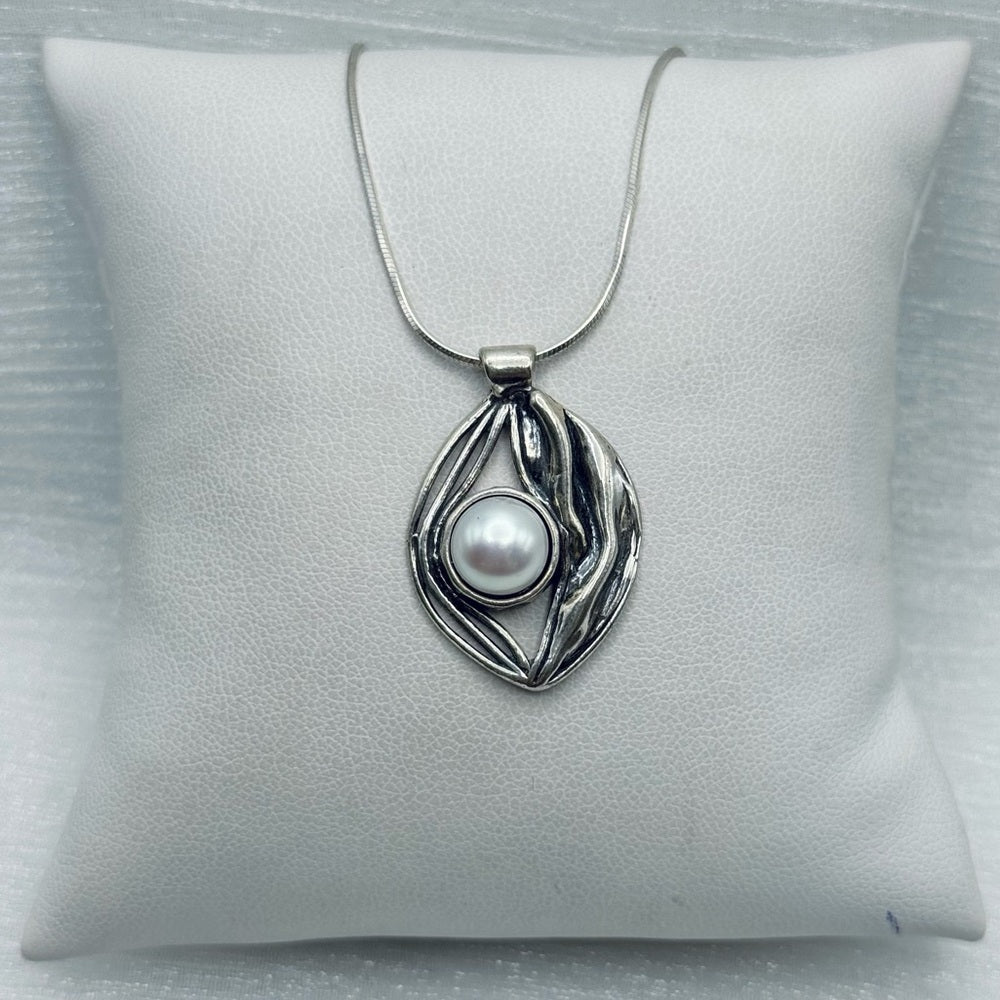 S925 Freshwater Pearl Leaf Necklace