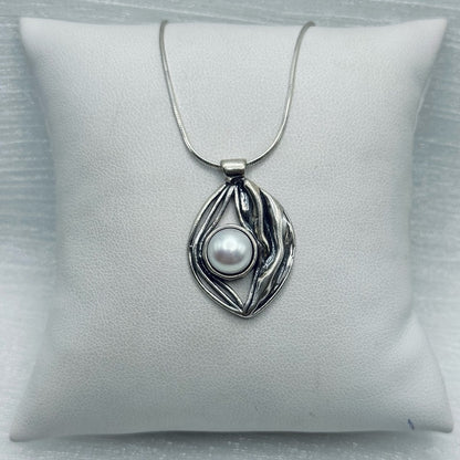 S925 Freshwater Pearl Leaf Necklace