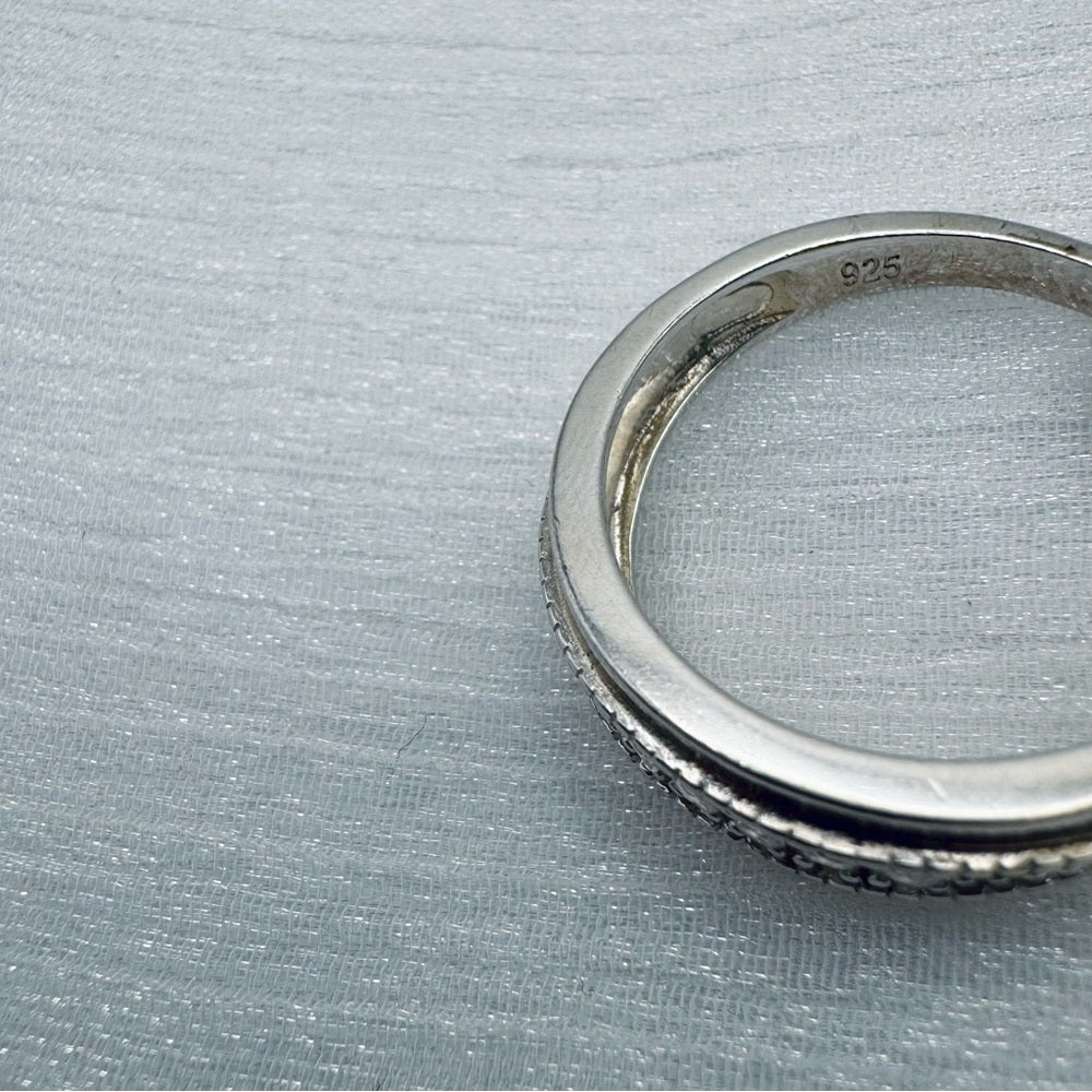 Mara Crystal Band Ring