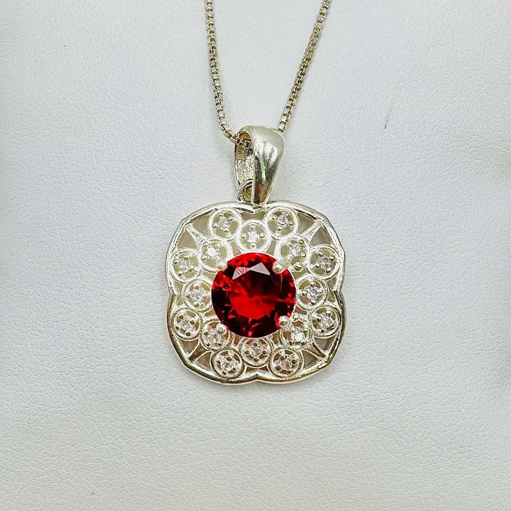 S925 Quatrefoil Garnet Gemstone Pendant