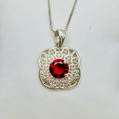 S925 Quatrefoil Garnet Gemstone Pendant