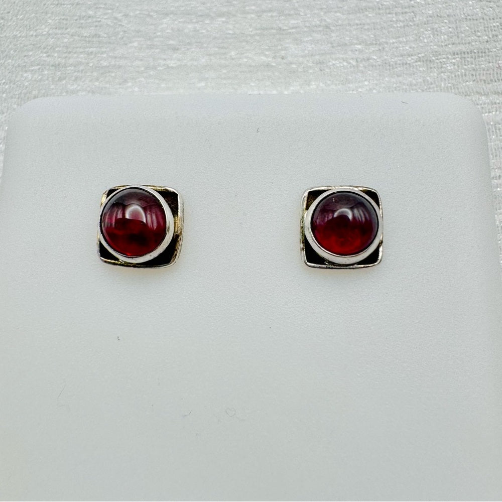 S925 Garnet Square Stud Earrings