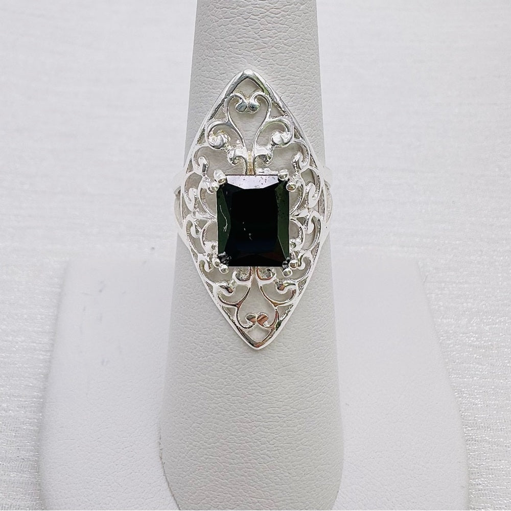 S925 Onyx Silver Scroll Cut Ring