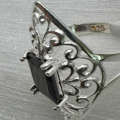 S925 Onyx Silver Scroll Cut Ring