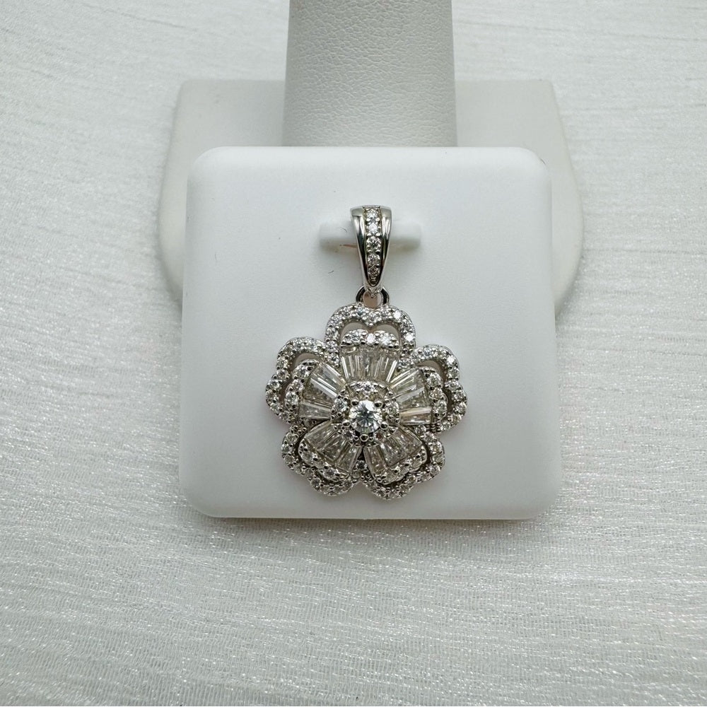 2.0 CT Moissanite Flower Pendant