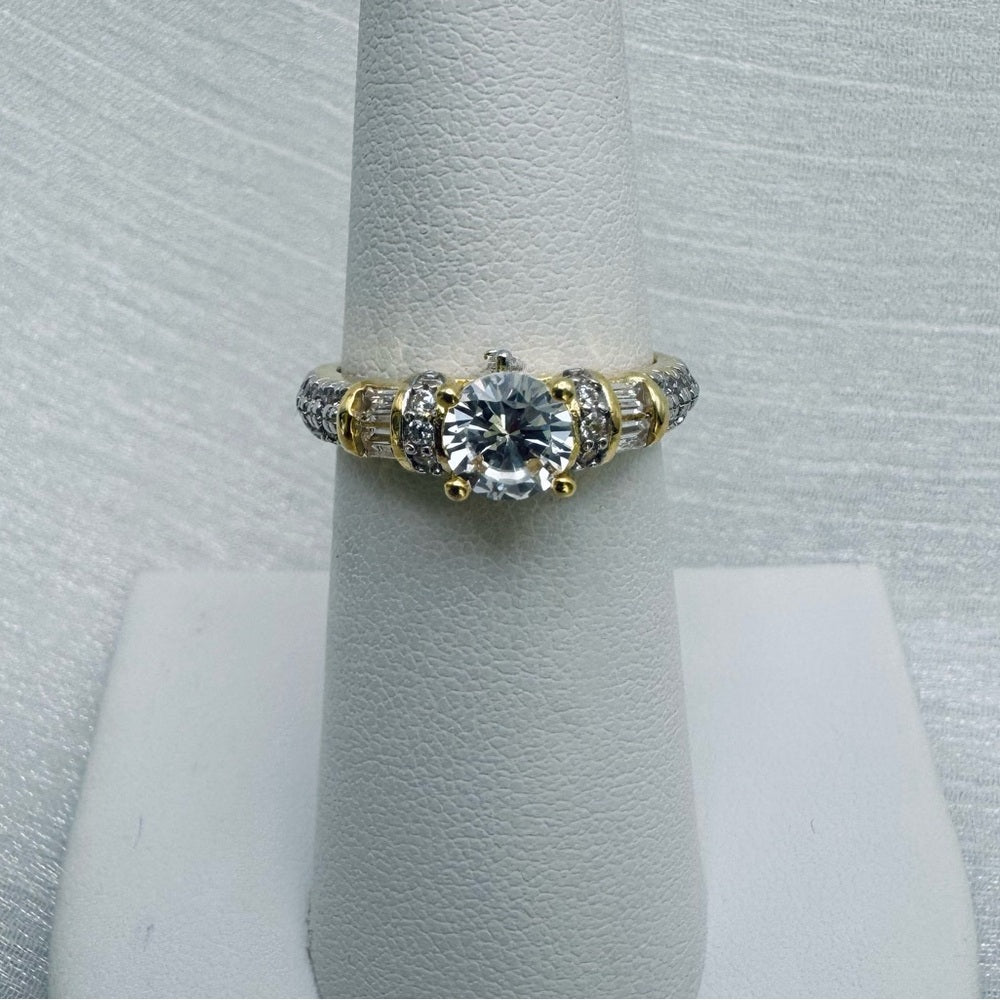 Round Cut Crystal Ring
