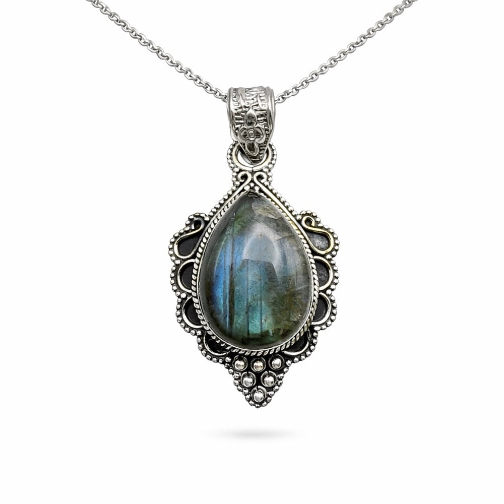 Labradorite Silver Detail Pendant