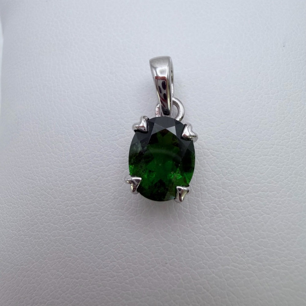 Chrome Diopside Oval Pendant
