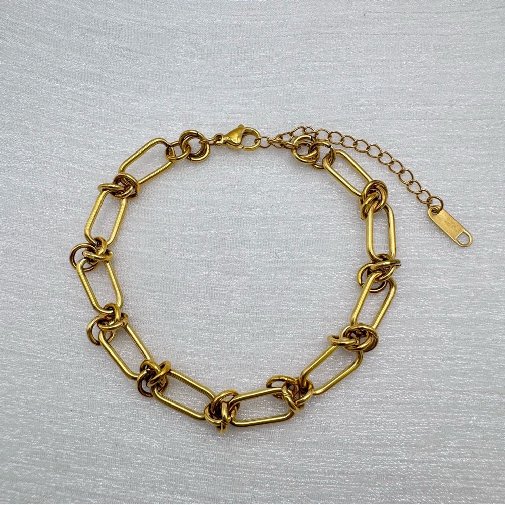 6.5mm Gold Knotted Paperclip Bracelet