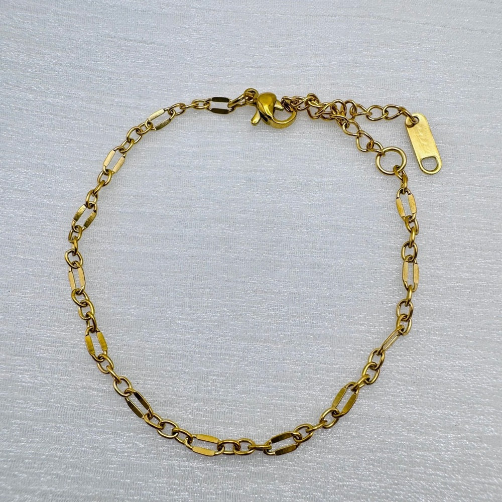 2mm Gold Crimp Paperclip Bracelet