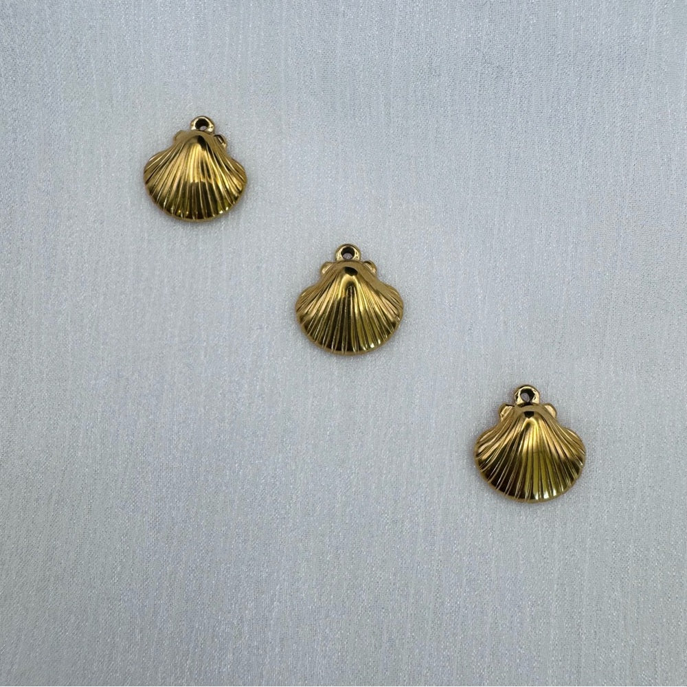 Shell Charm Gold Stainless Steel