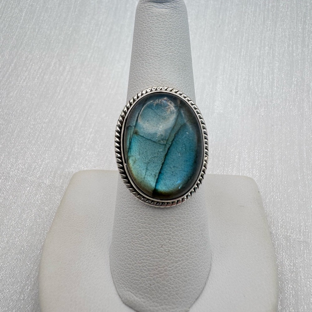 Flashy Labradorite Oval Ring